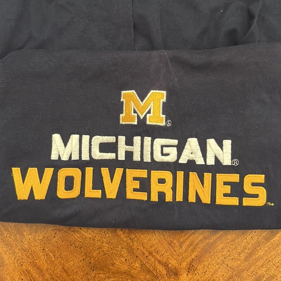 NWT Michigan Wolverines Youth Long-Sleeved Navy T-Shirt - Picture 3 of 4
